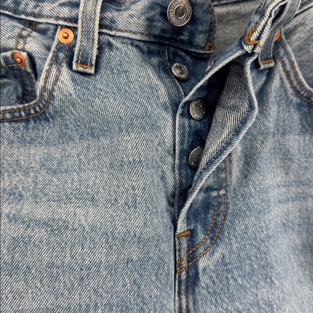 Levi's 501's  Classic Women's button fly Blue Distressed Jeans Size W26" L30" - Picture 9 of 9